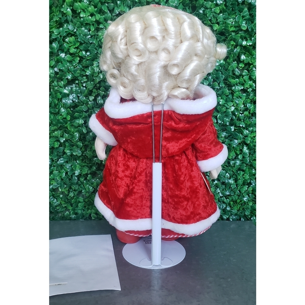 4. Christmas Precious Moments doll - Candy - Picture 7 of 10
